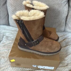 UGG short zippered boots with with furry inside